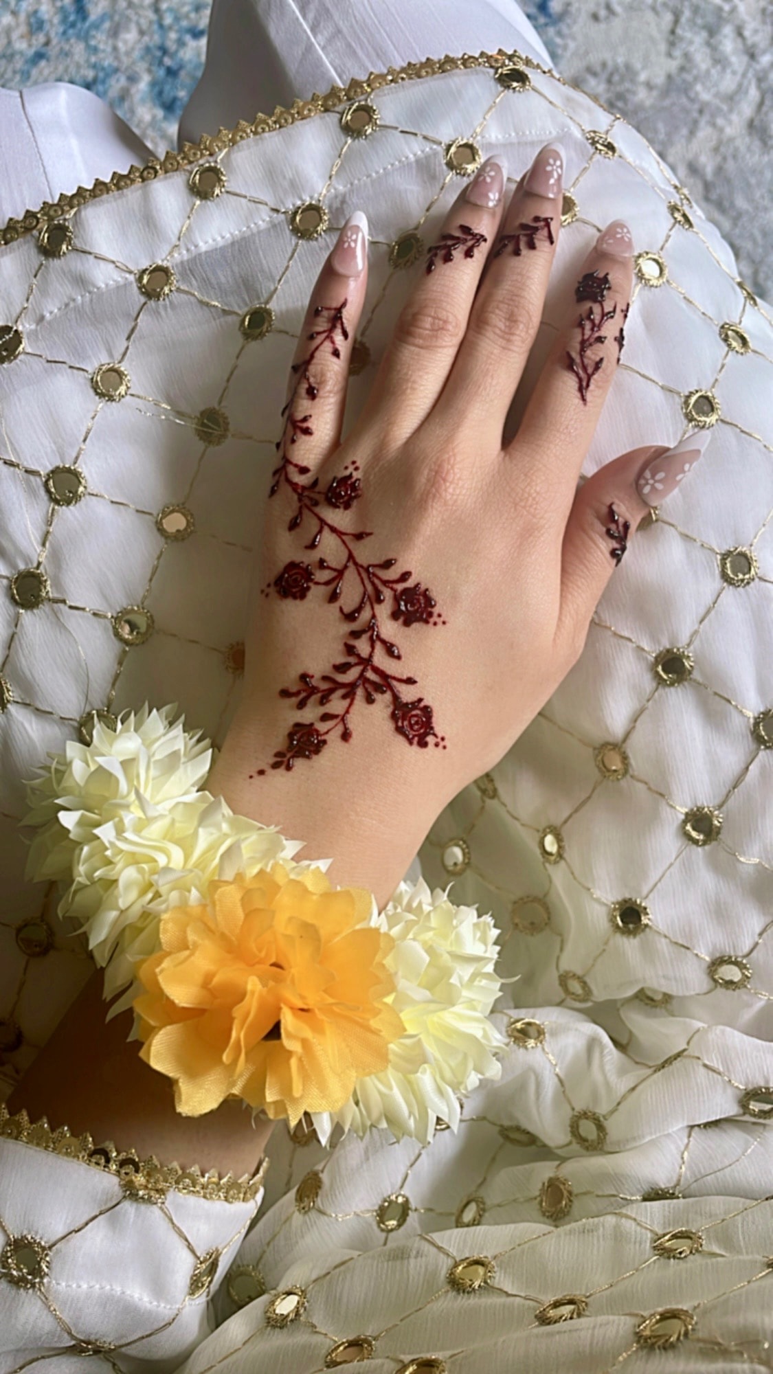 Arabic large floral mehndi