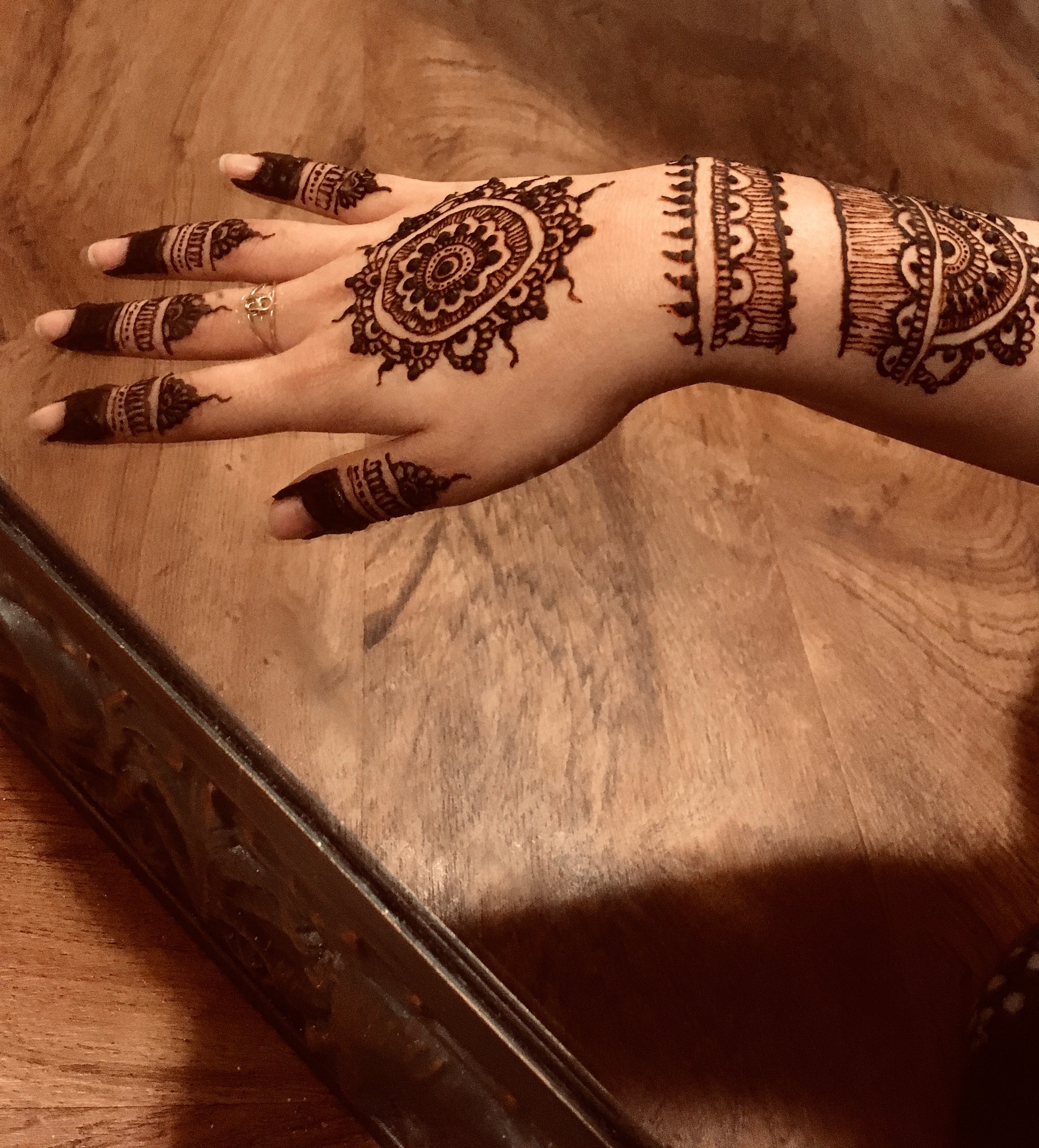 Mandala Arabic henna design