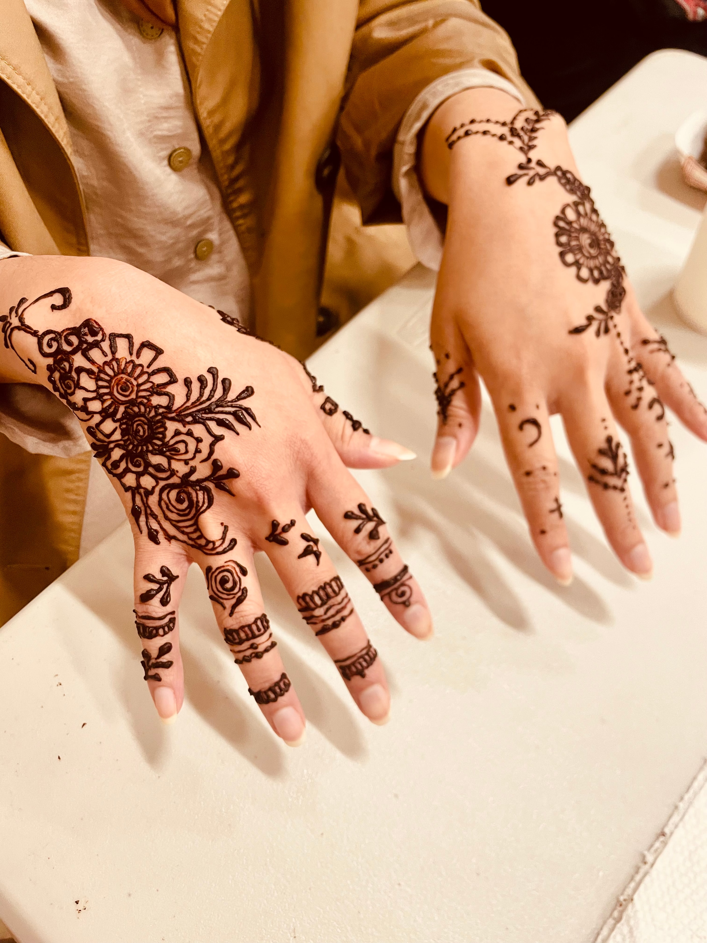 Intricate bridal mehndi by Hafsa